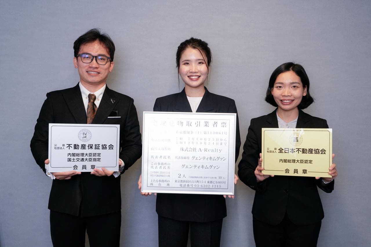 A-Realty team members holding official Japanese real estate licenses and certifications