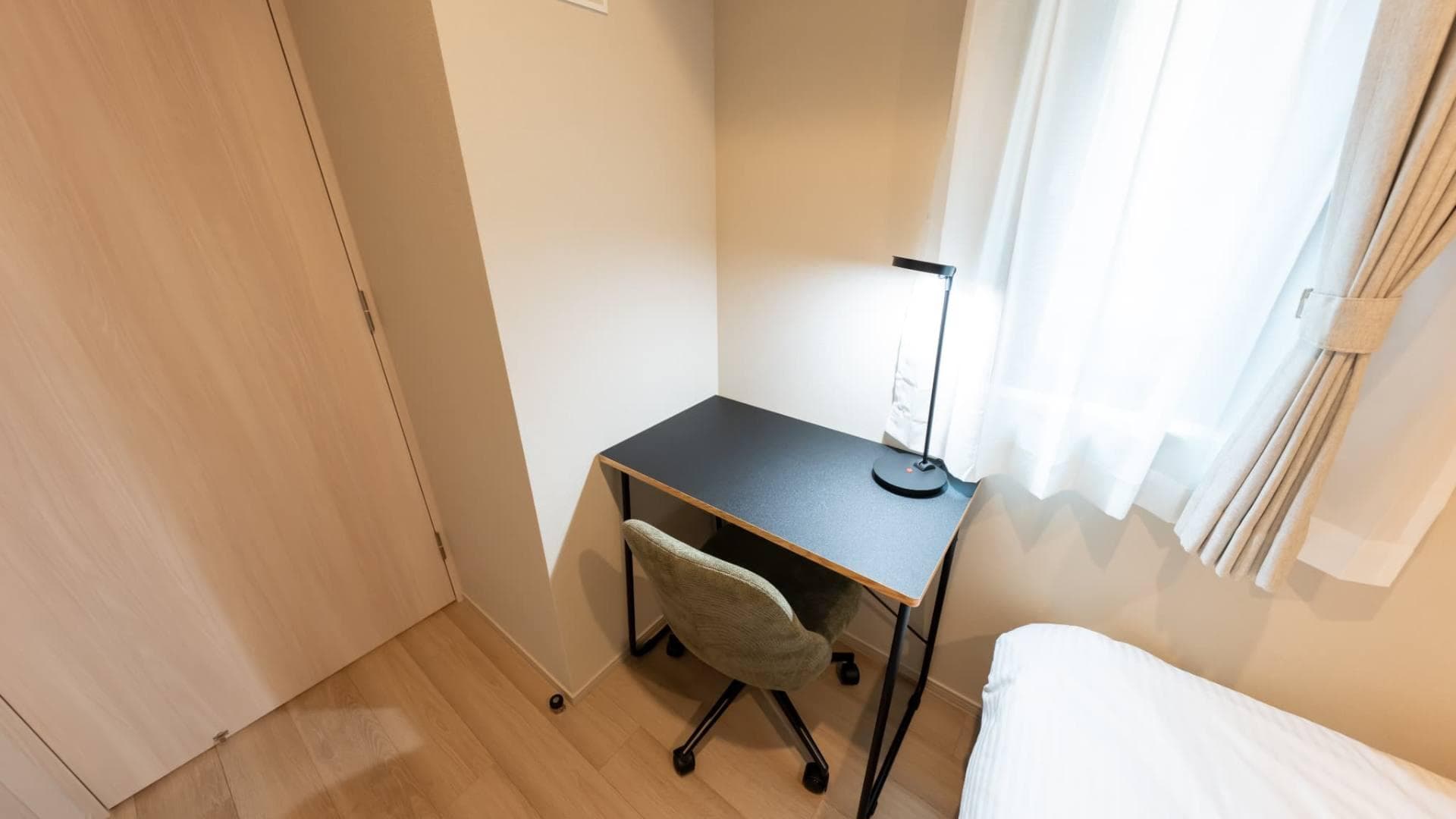 Room image 13