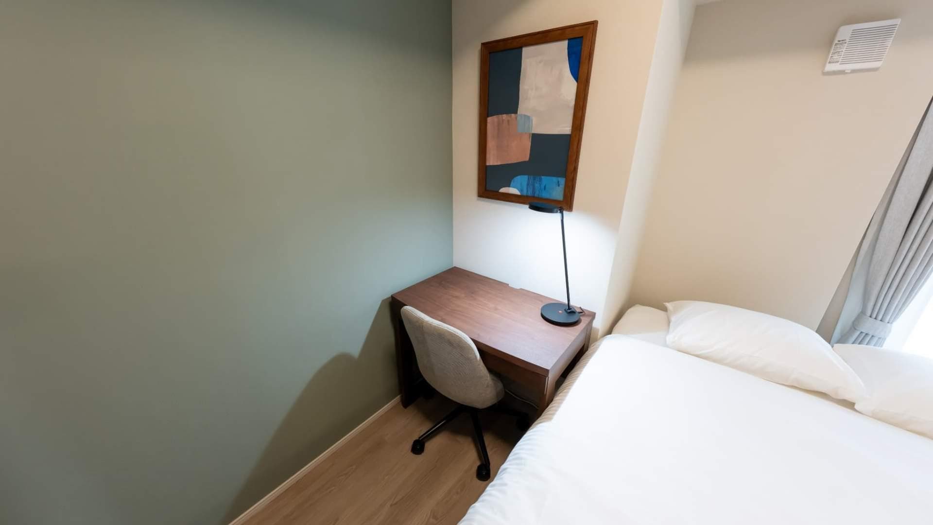 Room image 13