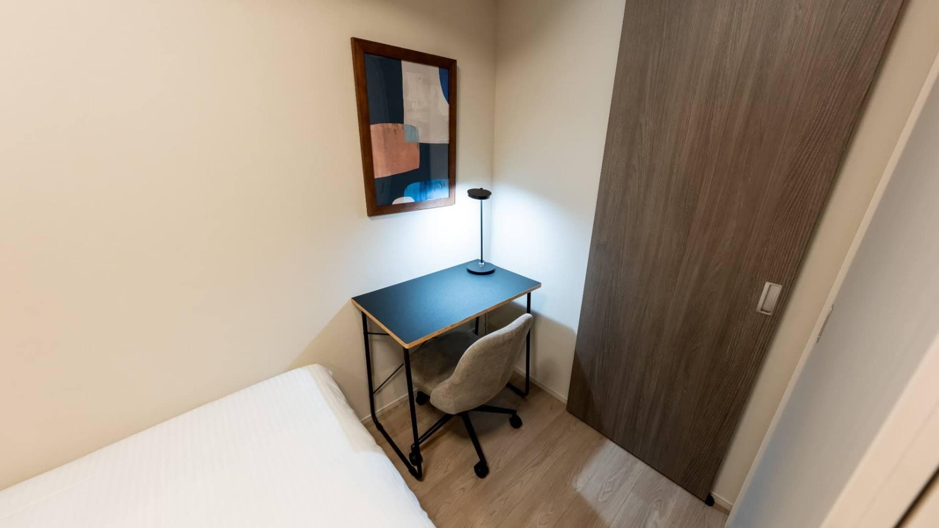 Room image 12