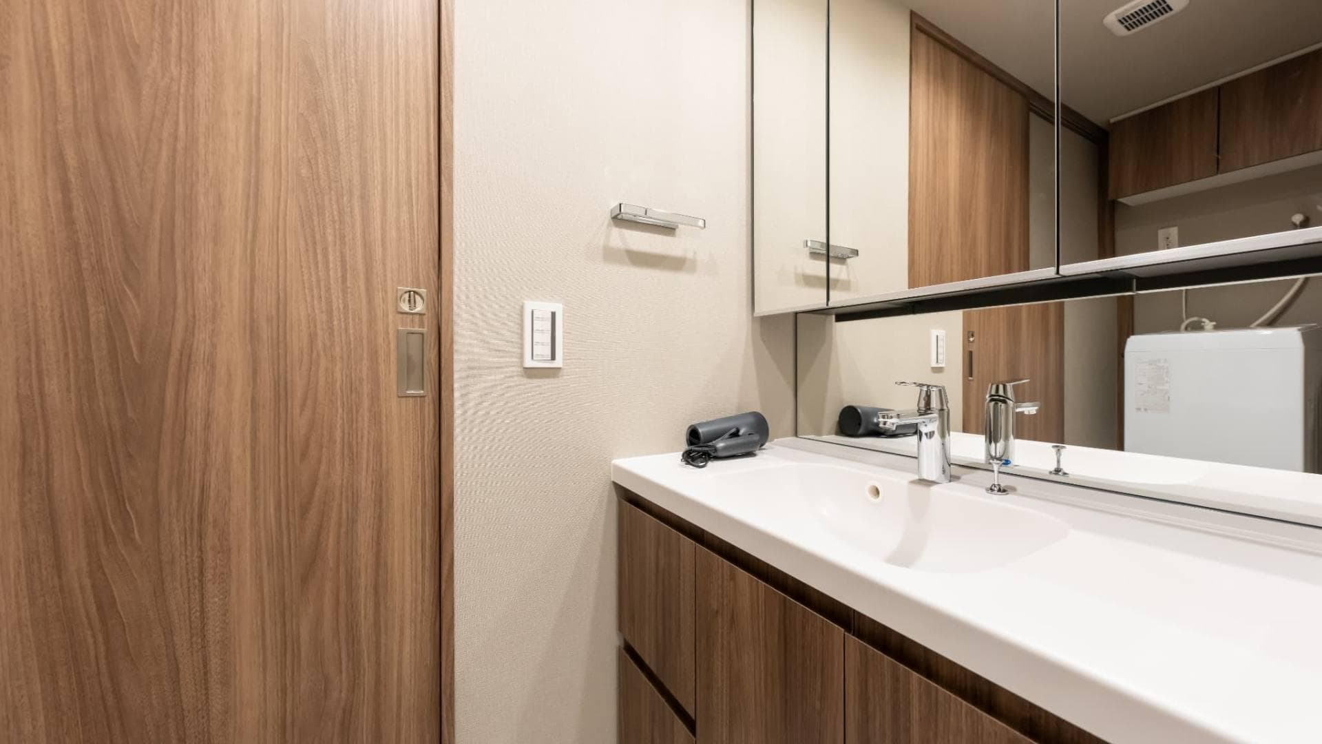 Room image 15