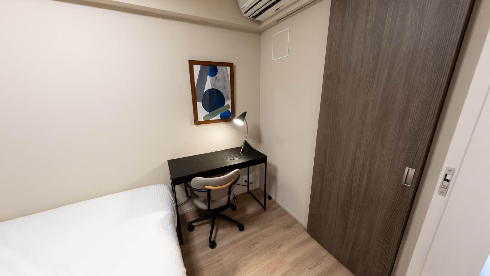 Room image 13
