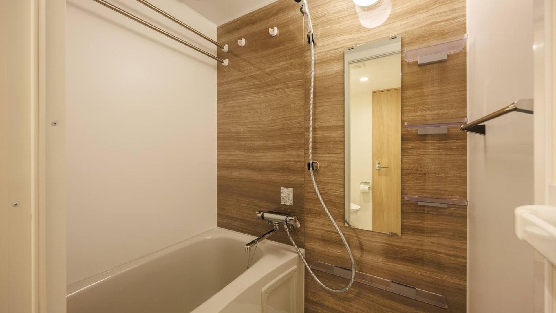 Room image 10