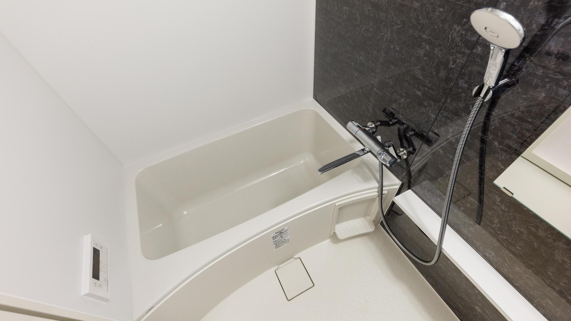 Room image 12