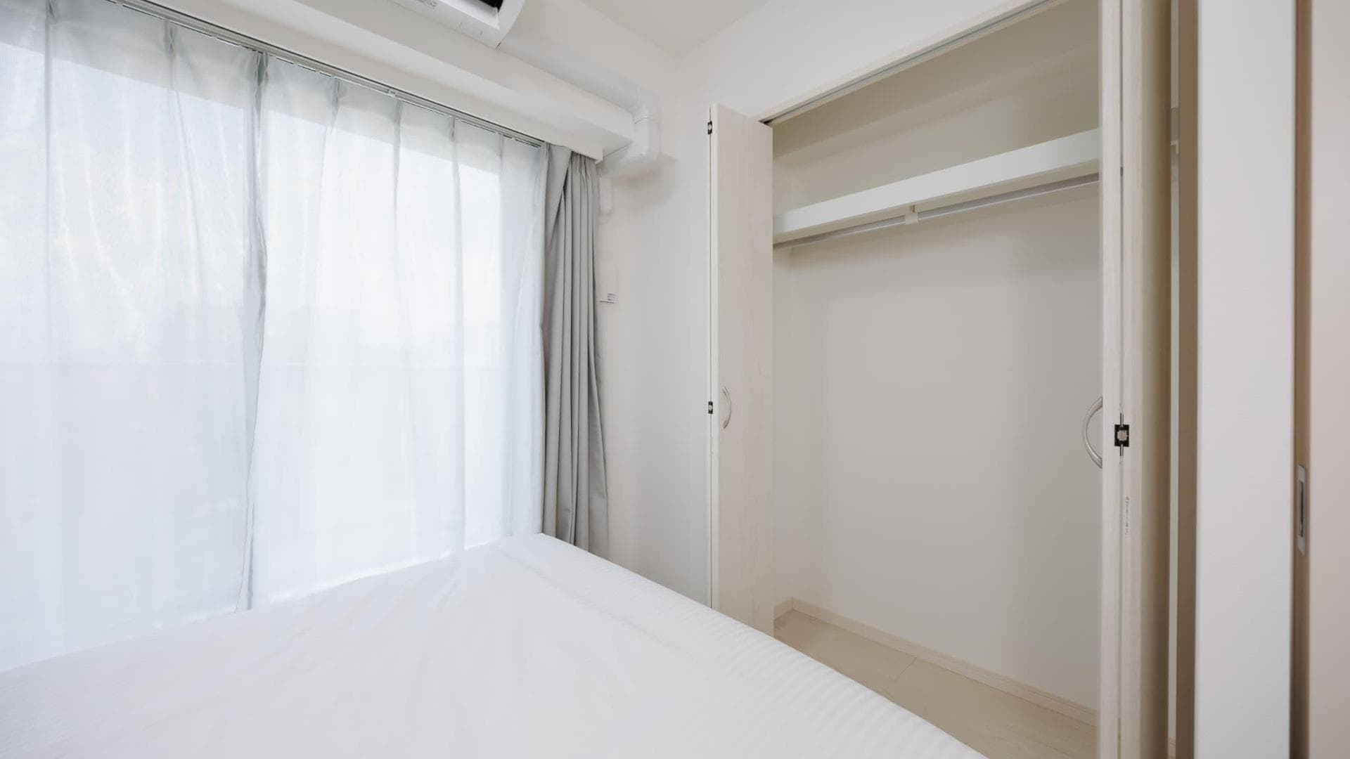 Room image 15