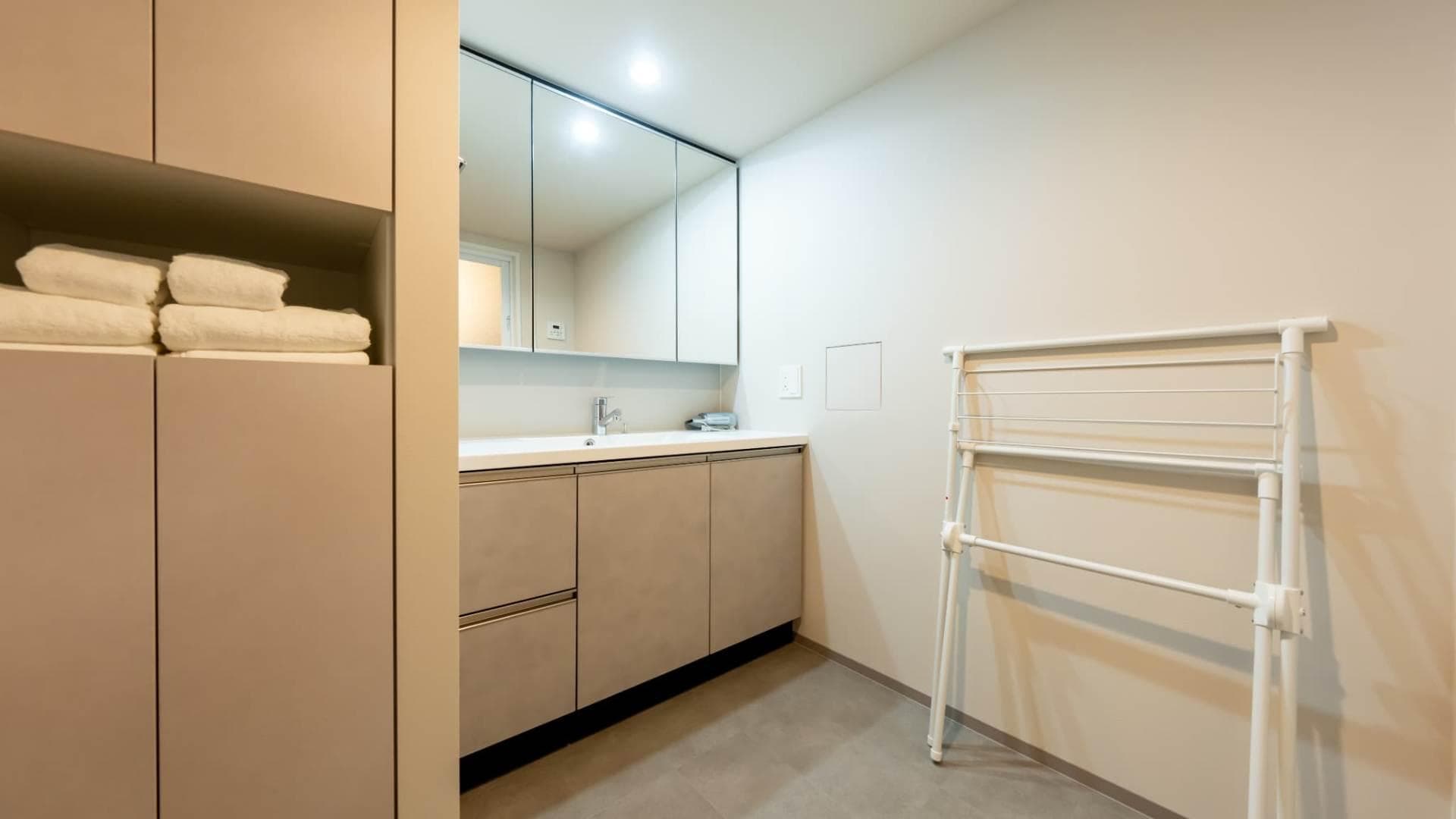 Room image 15
