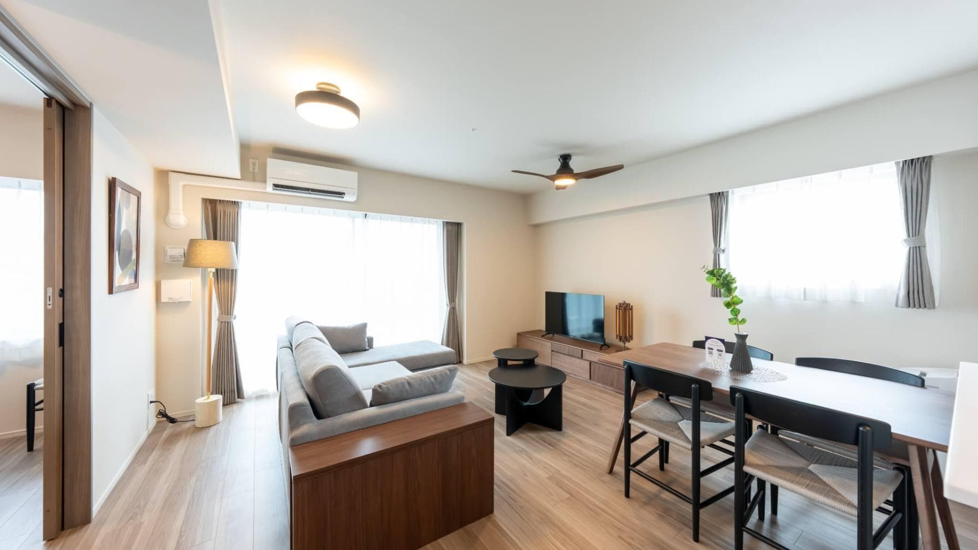 Main interior of Premium Yoyogi park