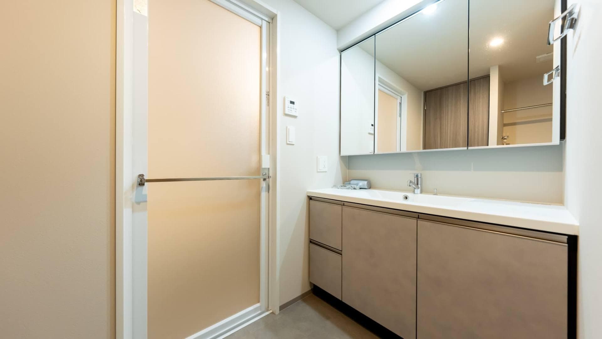 Room image 15