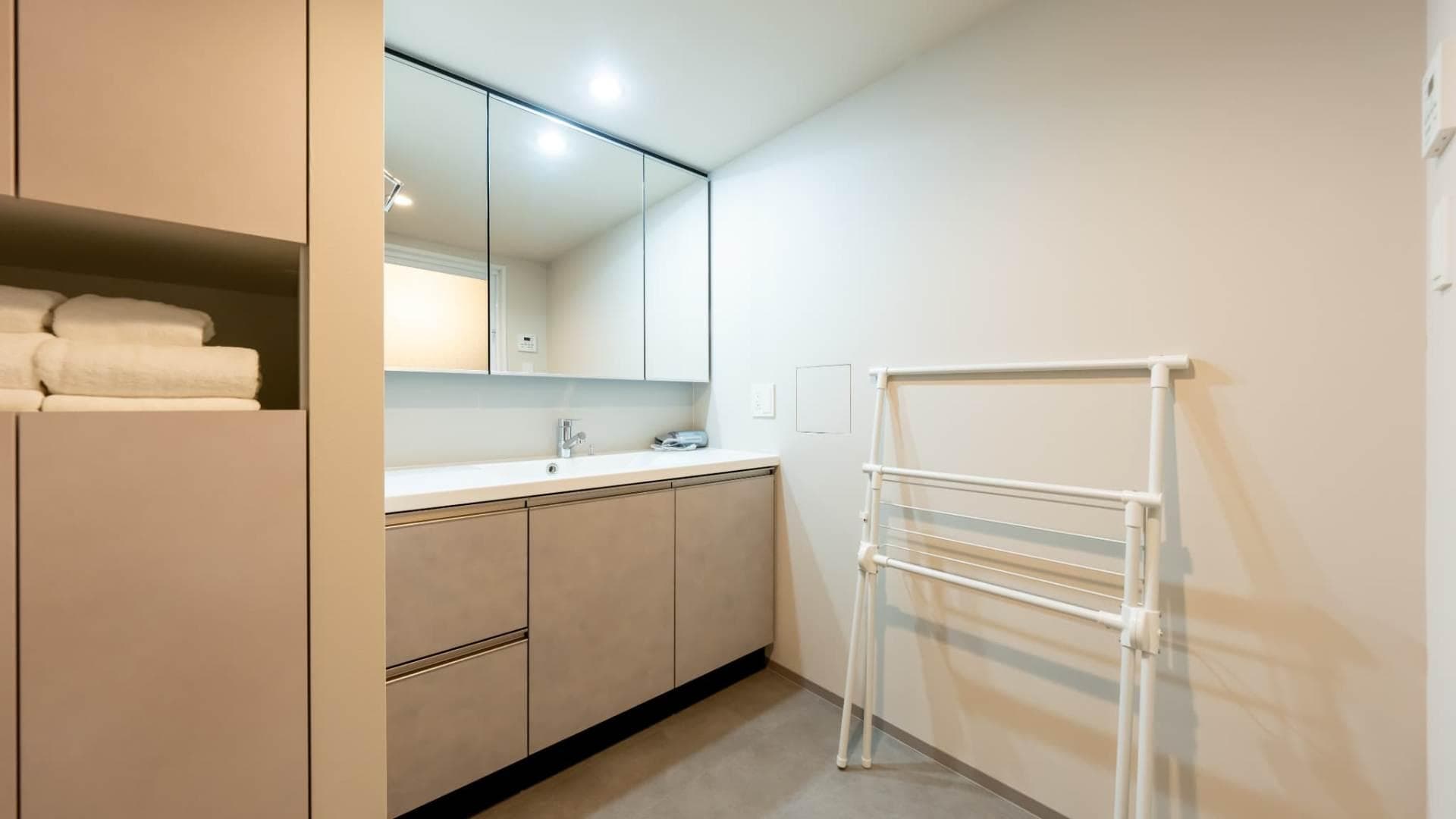 Room image 15