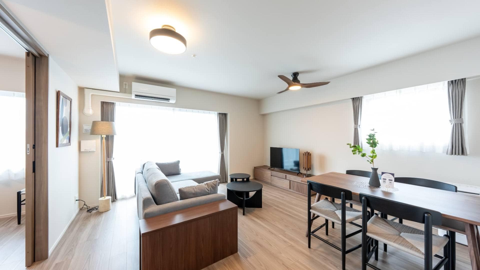 Main interior of Premium Yoyogi park