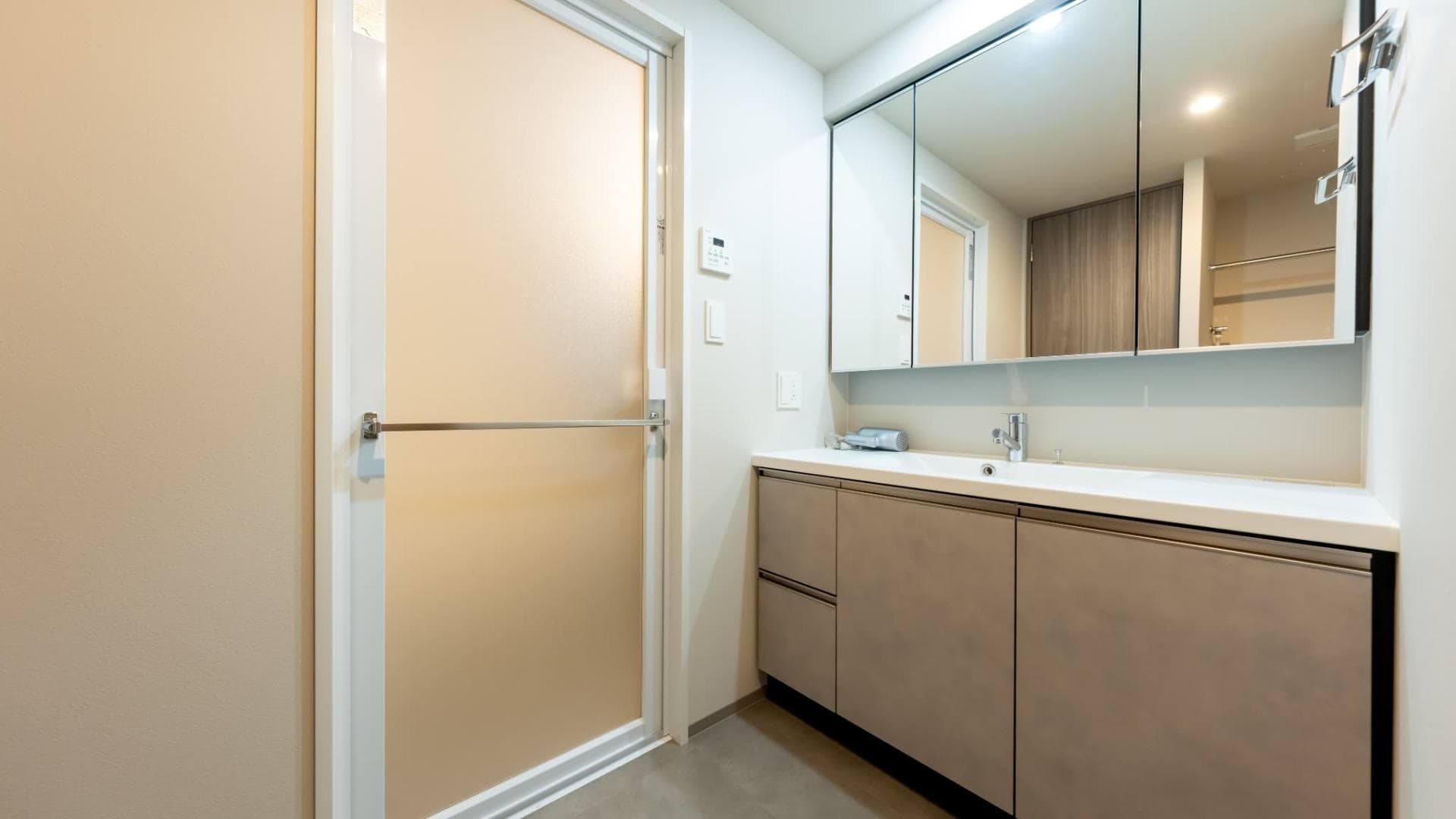 Room image 15