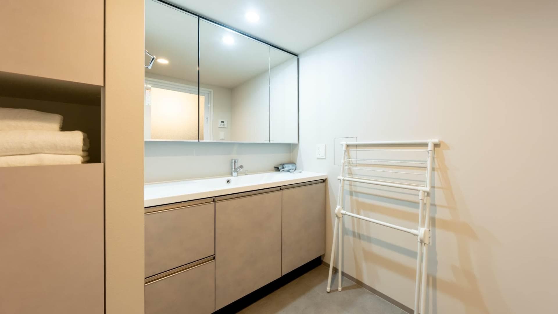 Room image 15