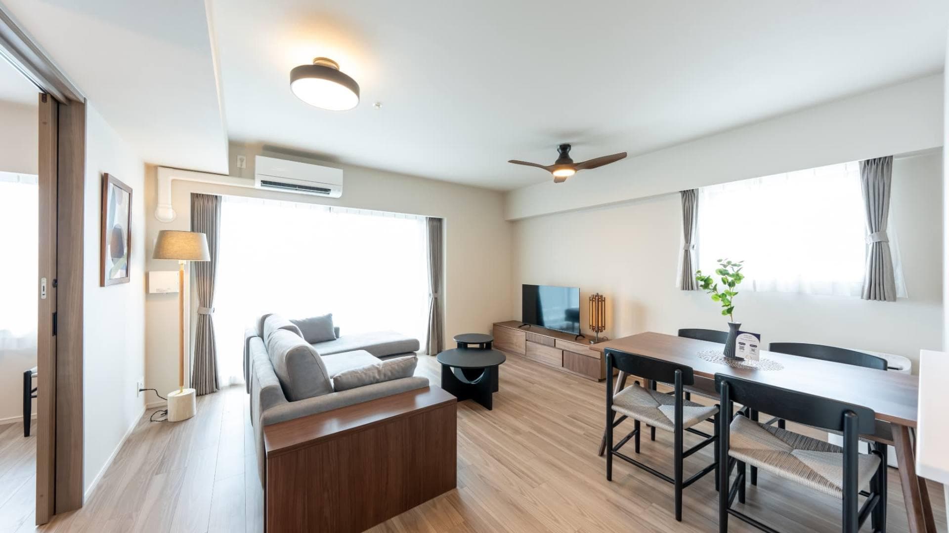 Main interior of Premium Yoyogi park