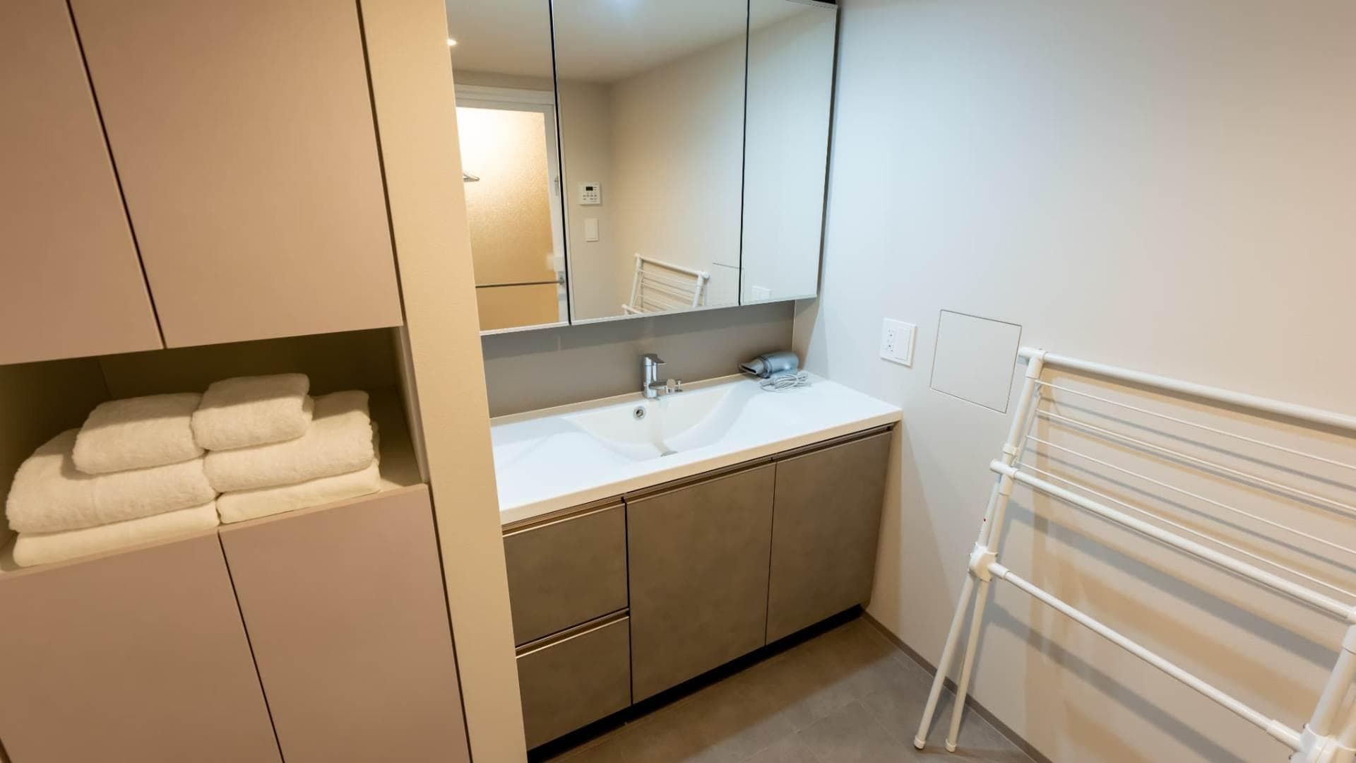 Room image 15
