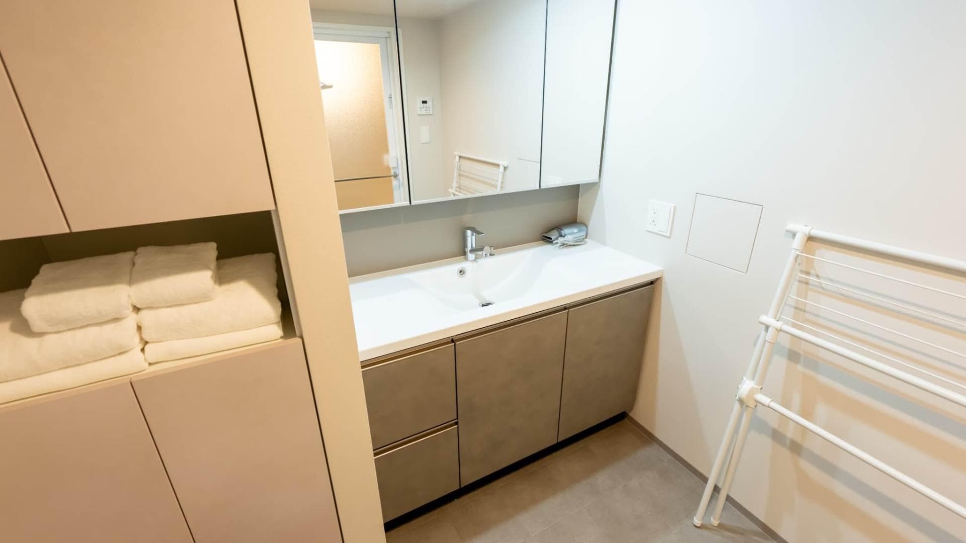 Room image 15
