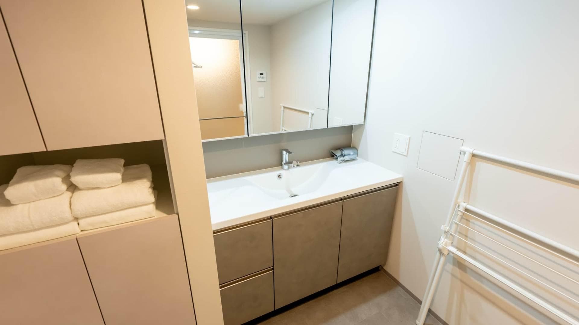 Room image 15