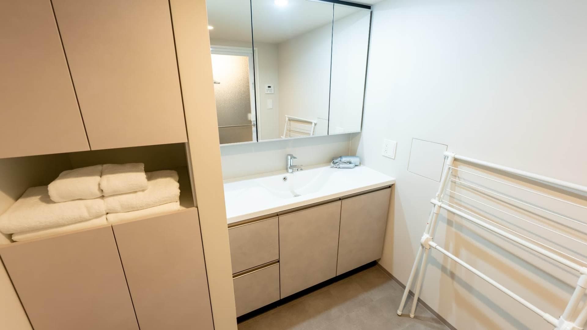 Room image 15