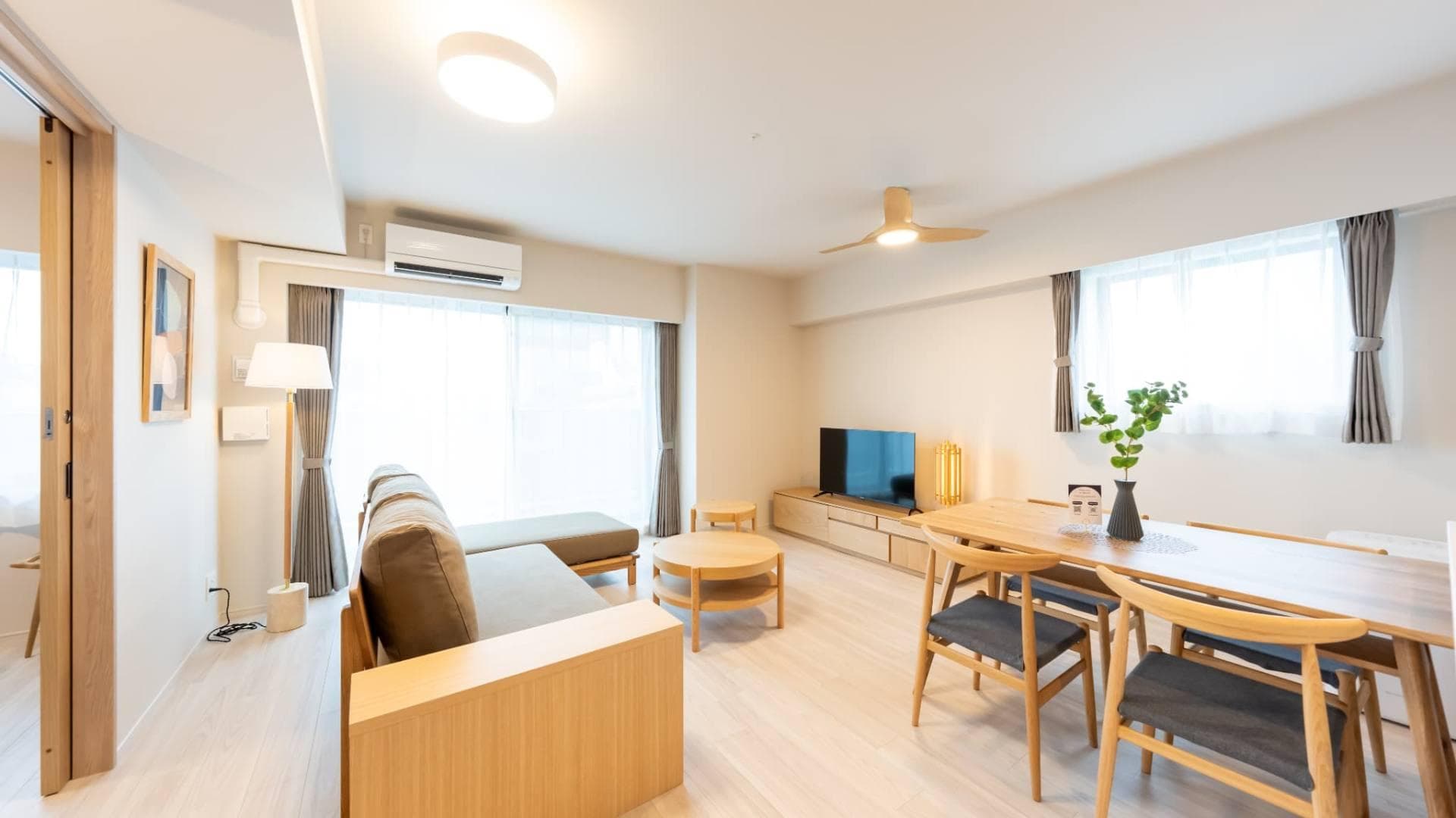 Main interior of Premium Yoyogi park