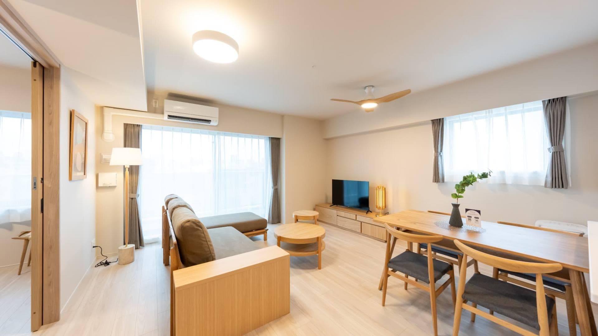 Main interior of Premium Yoyogi park