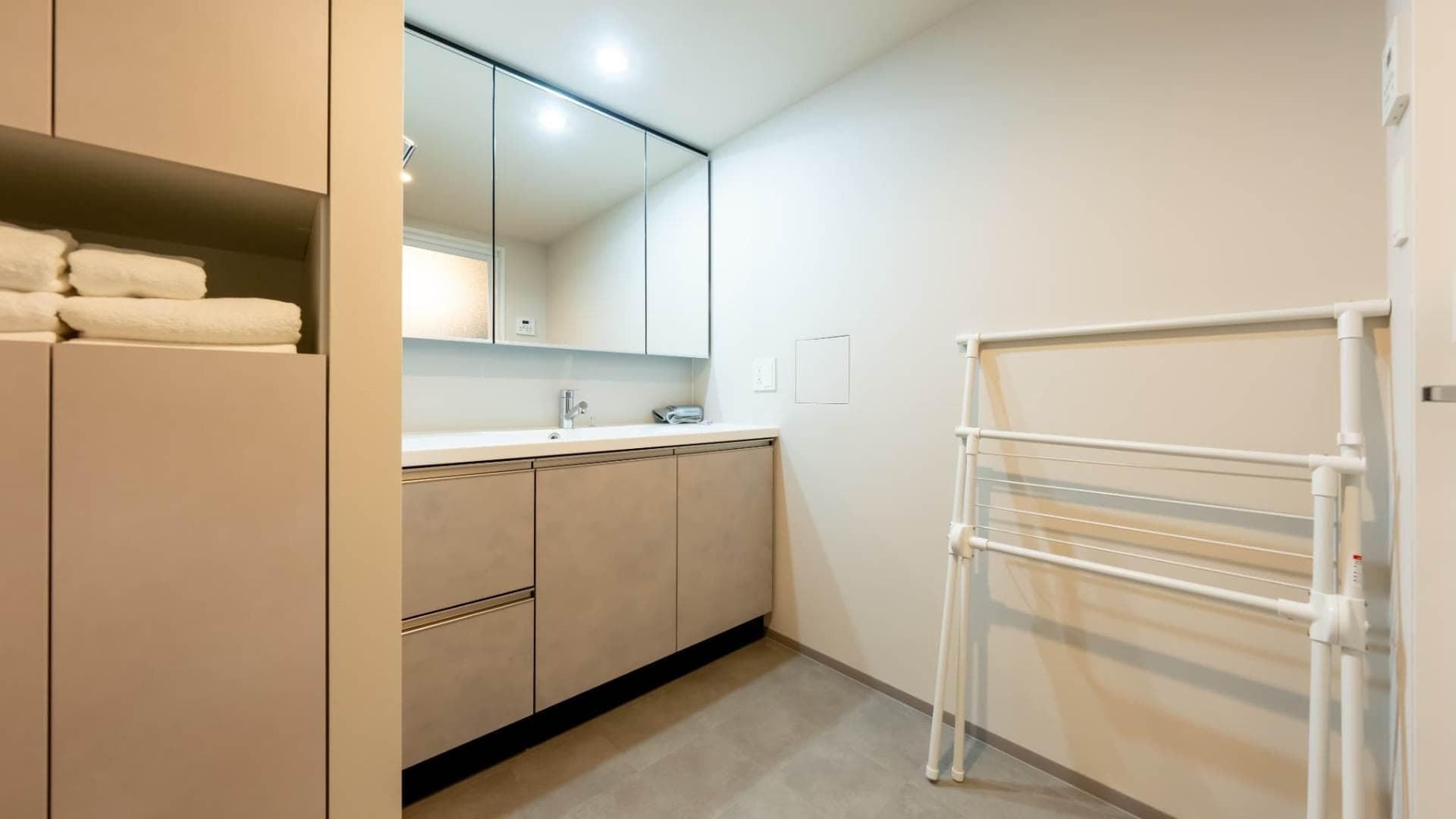 Room image 15