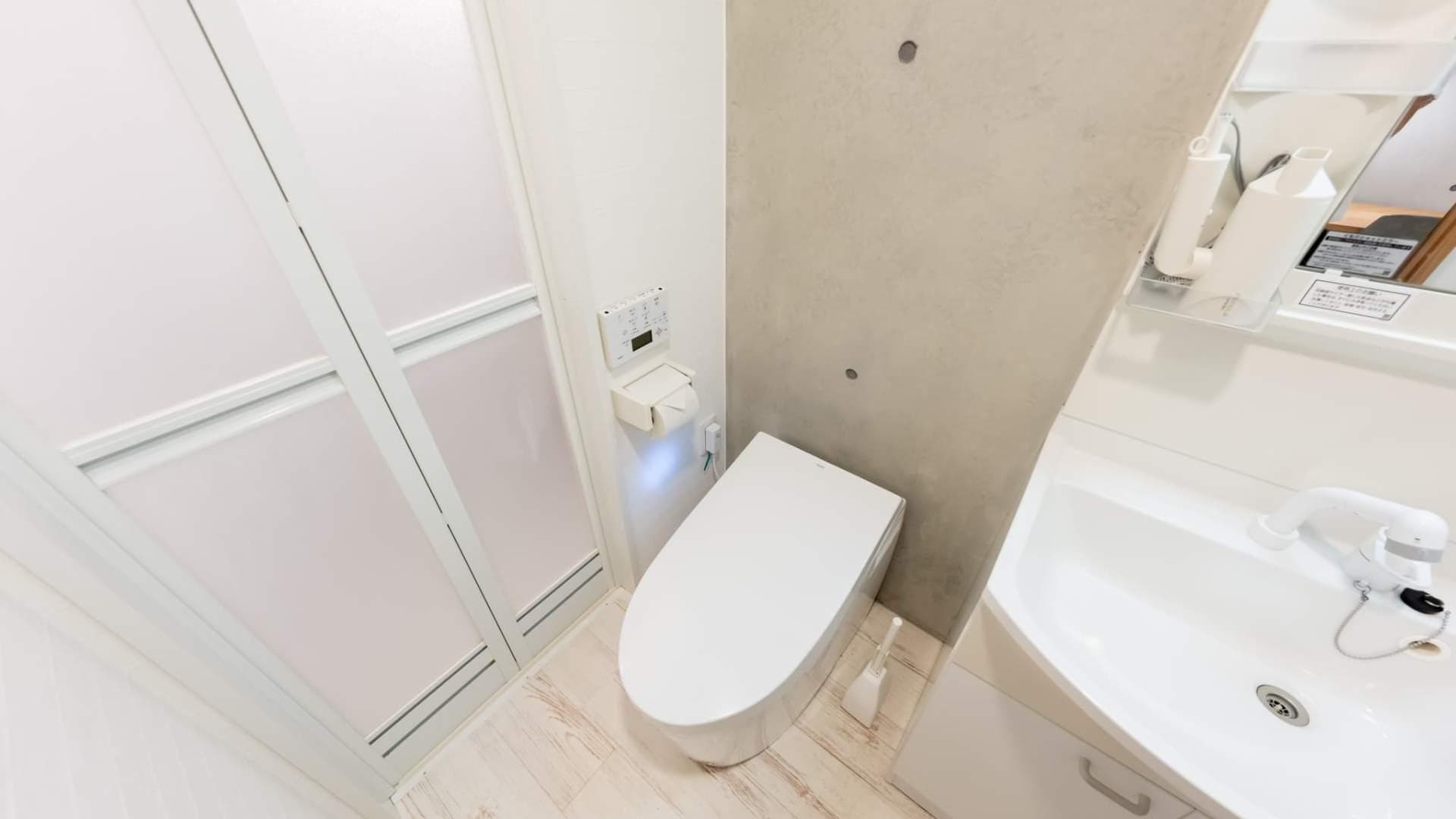 Room image 13