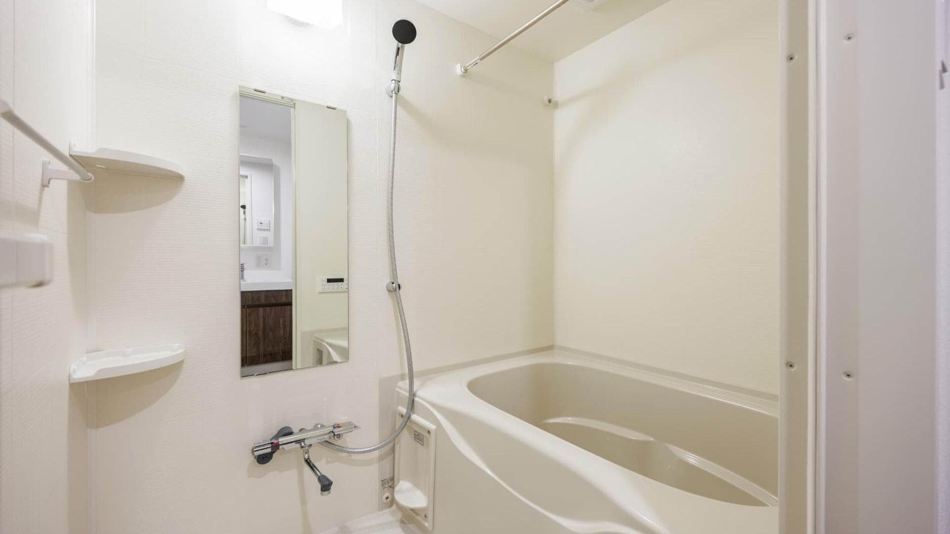 Room image 15