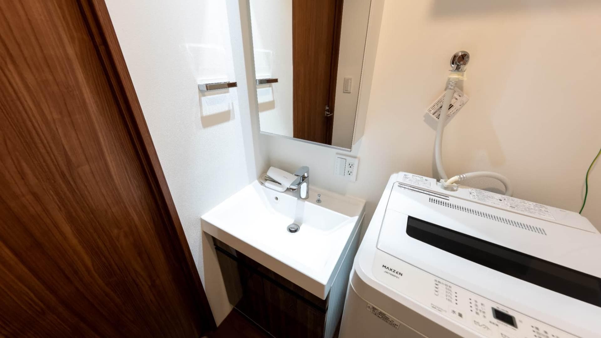 Room image 12
