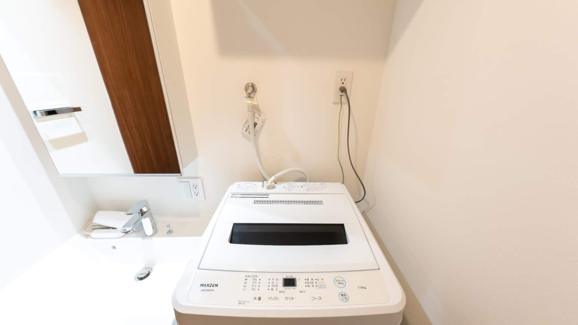 Room image 13