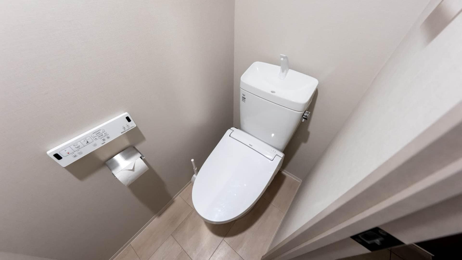 Room image 13