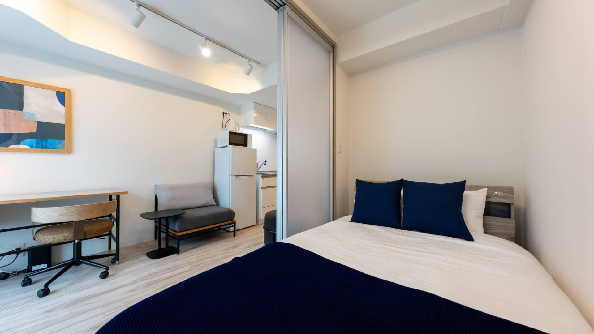 Room image 8
