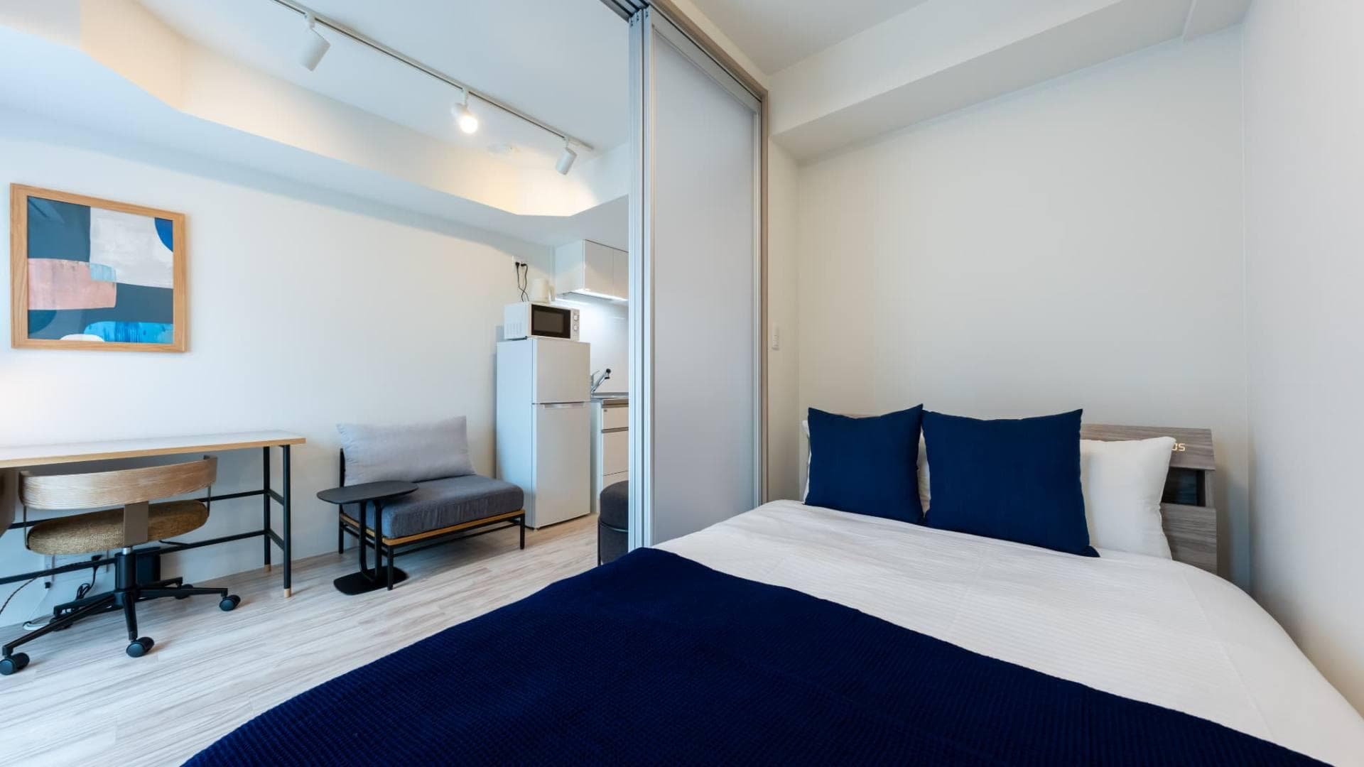 Room image 8