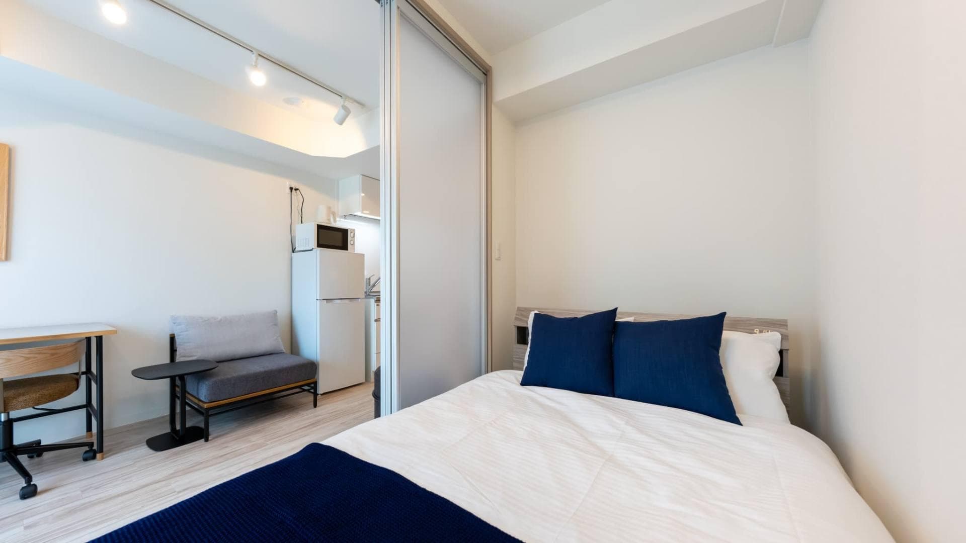 Room image 8