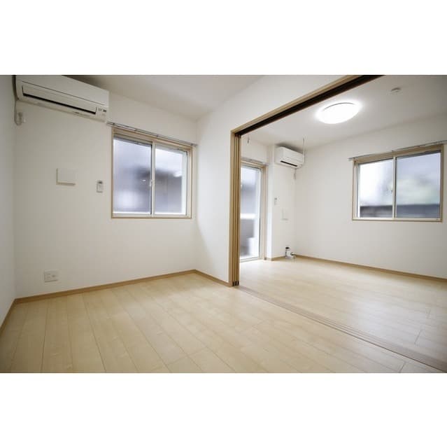Room image 11