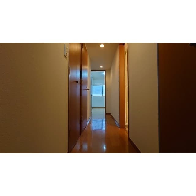 Room image 15