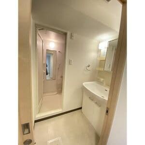 Room image 15
