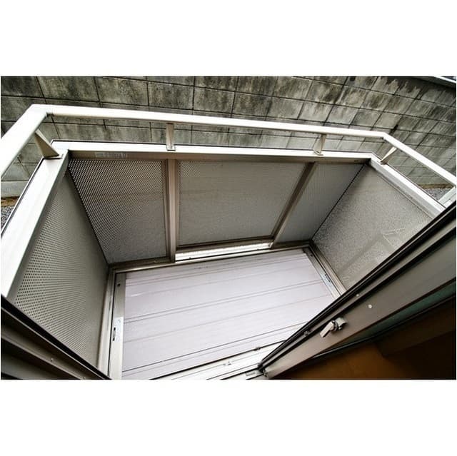 Room image 12