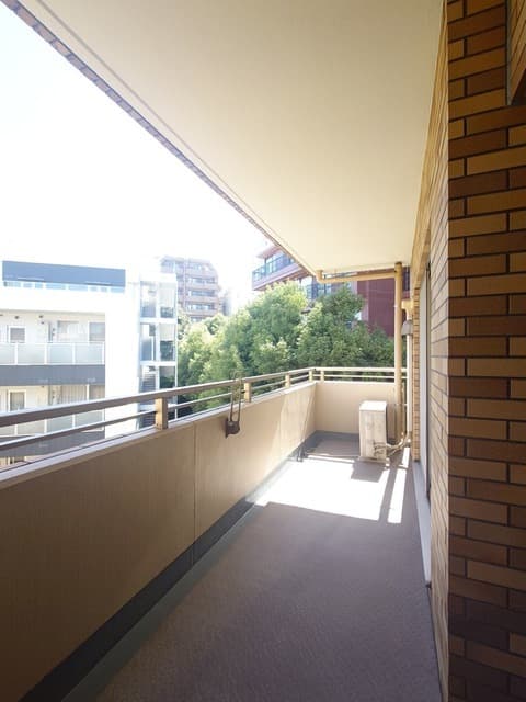 Room image 14