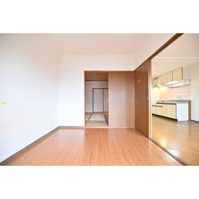 Room image 16