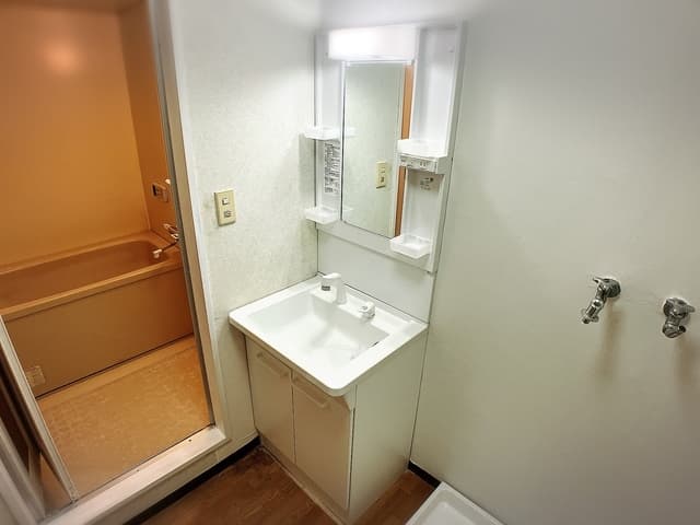 Room image 8