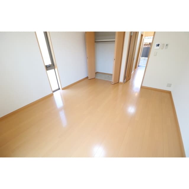Room image 8