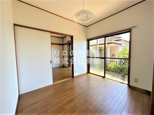 Room image 8