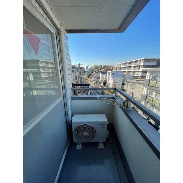 Room image 12