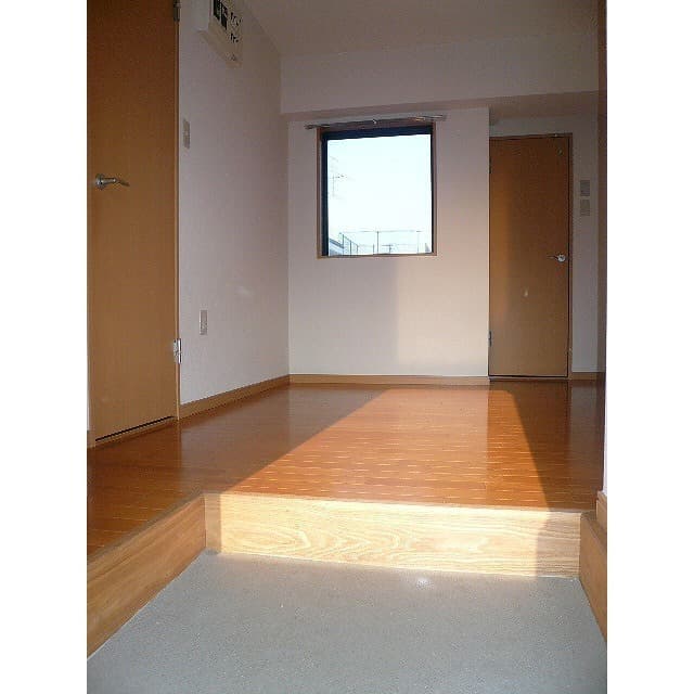 Room image 11