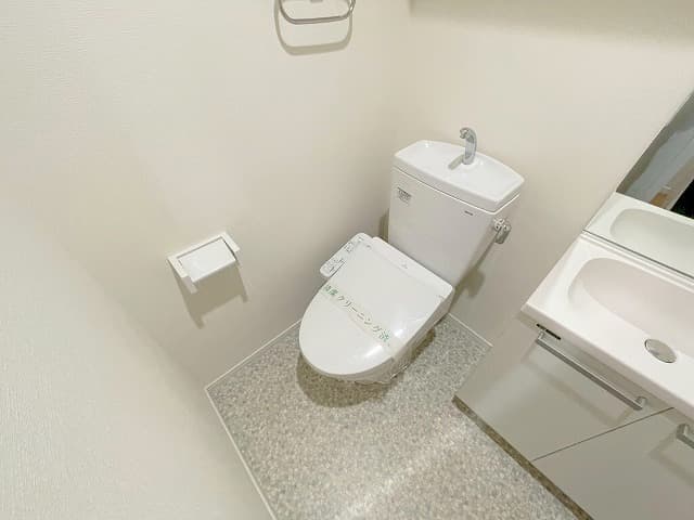 Room image 8