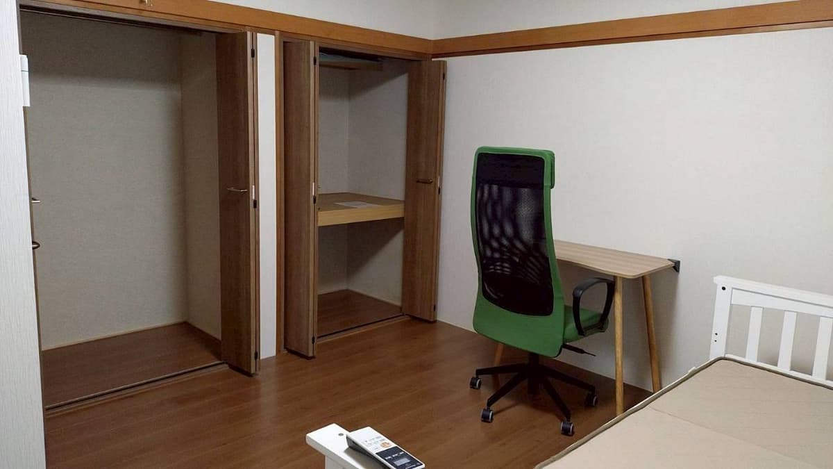 Room image 16