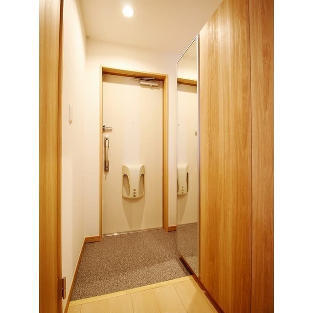 Room image 8