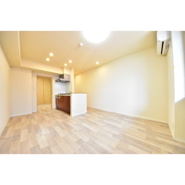 Room image 12