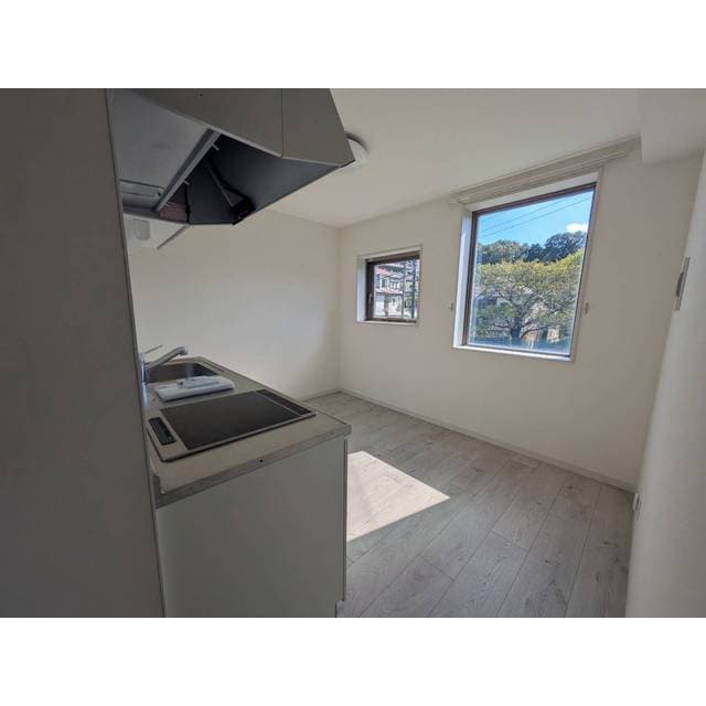 Room image 8