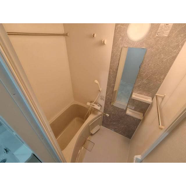 Room image 10