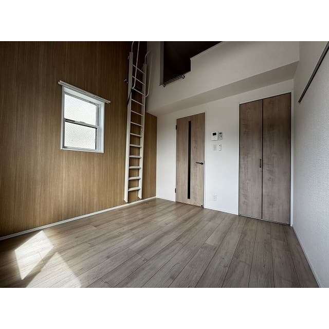 Room image 11